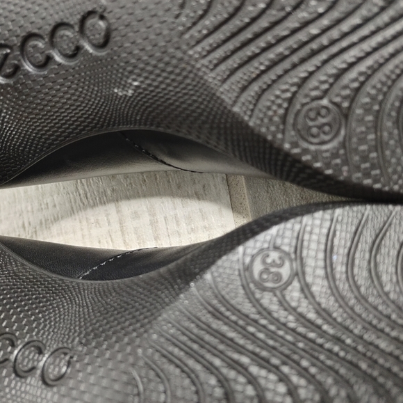 Ecco Black Noir Women's Sculptured Pumps EUR 38 US 7/7.5 - Picture 3 of 13